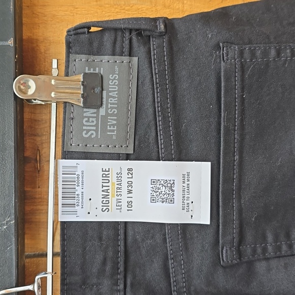 Signature Gold Levi Strauss Black Mid Rise Skinny Jeans 10S ** - Picture 6 of 7